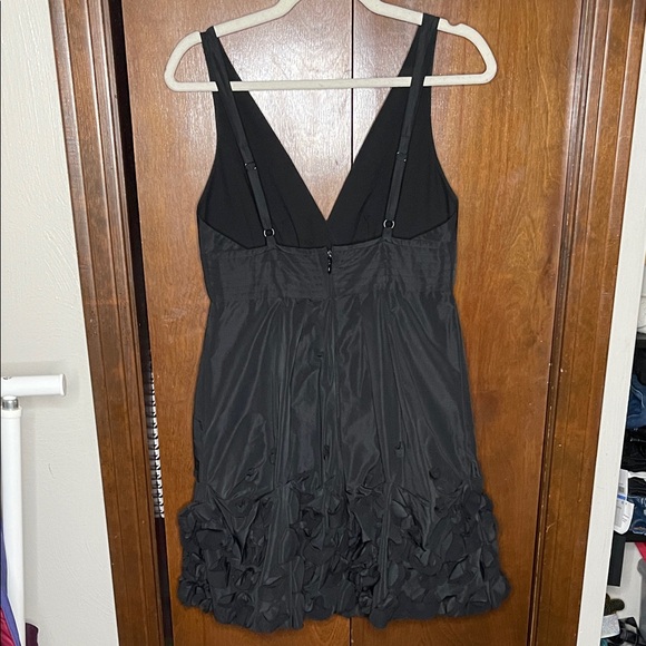 BCBGMaxAzria Size 8 Black V-Neck Prom Party Dress - Picture 3 of 5